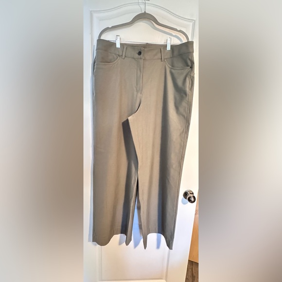 NWOT -  lululemon Women’s Olive Pants - Picture 1 of 3